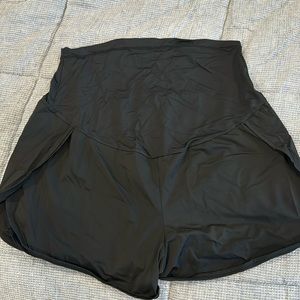 Maternity athletic shorts